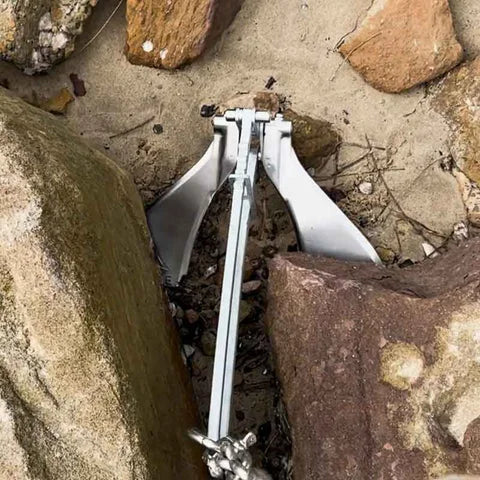 Active Anchor positioned between rocks with the flukes held in the gap.